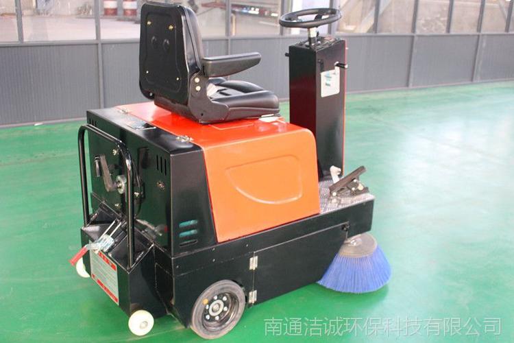 洁诚物业引入小型驾驶式扫地机 小区道路清扫的效率革命与选型指南